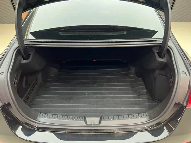Mercedes-Benz E-Class — Фото автомобиля 13