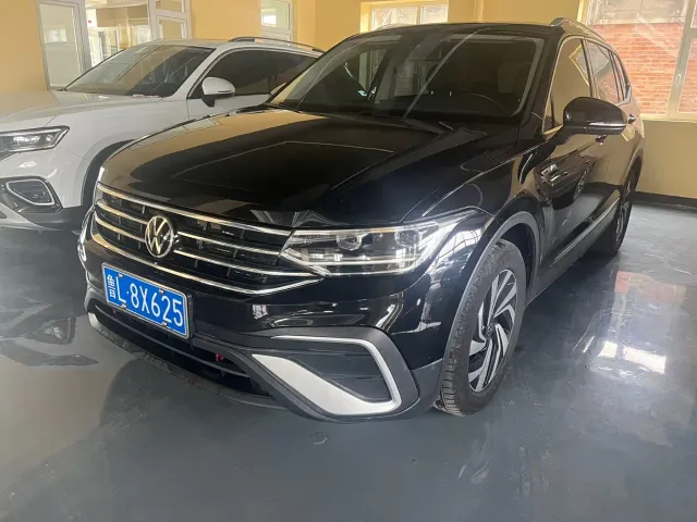 Фотография автомобиля — Volkswagen Tiguan L