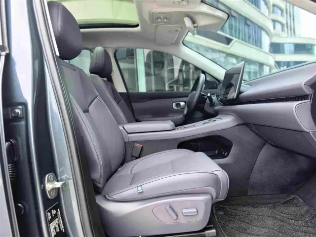 Leapmotor C10 — Фото автомобиля 22