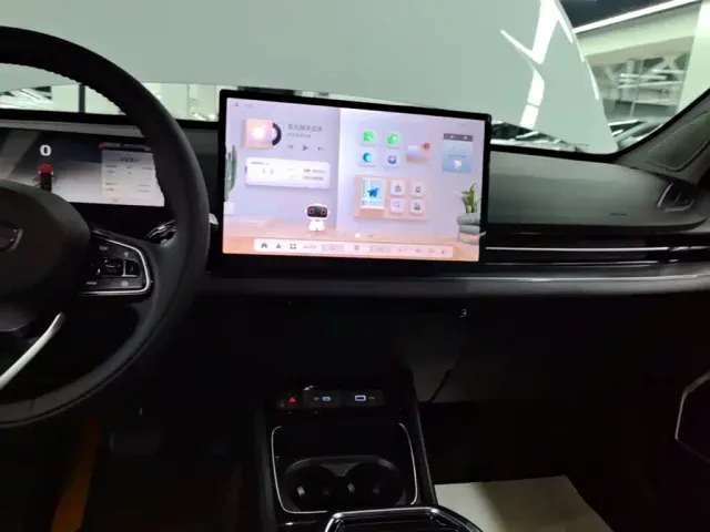 Geely Geometry G6 — Фото автомобиля 12