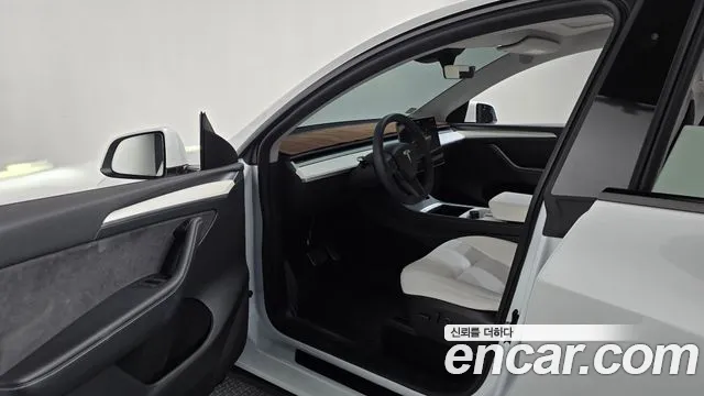 Tesla Model Y — Фото автомобиля 15