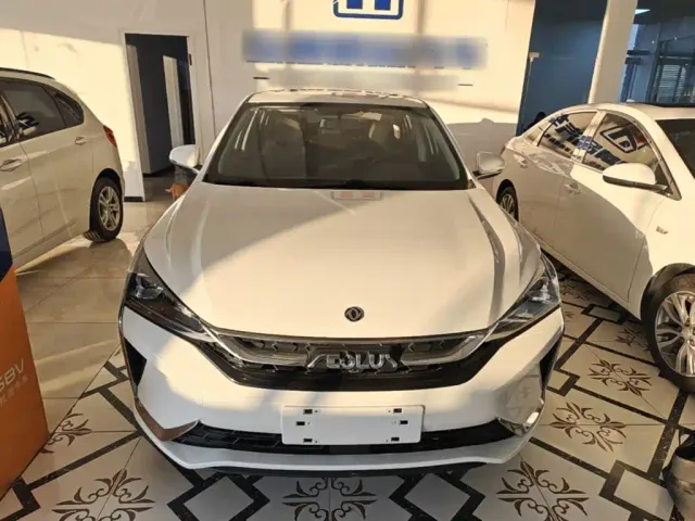 Dongfeng Yixuan — Фото автомобиля 2