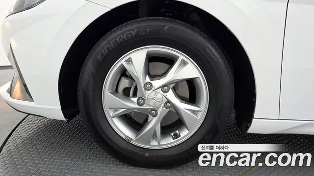 Hyundai AVANTE Avante (CN7) — Фото автомобиля 5