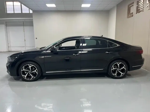 Volkswagen Passat — Фото автомобиля 7