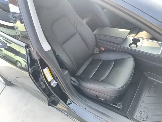 Tesla Model 3 — Фото автомобиля 24