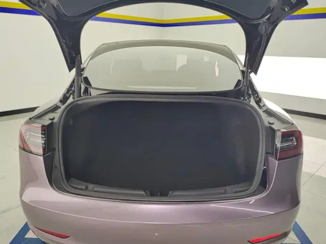 Tesla Model 3 — Фото автомобиля 4