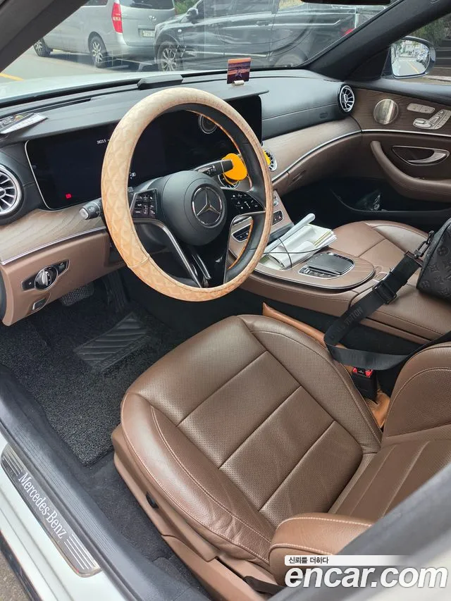 Mercedes-Benz E-Class — Фото автомобиля 8