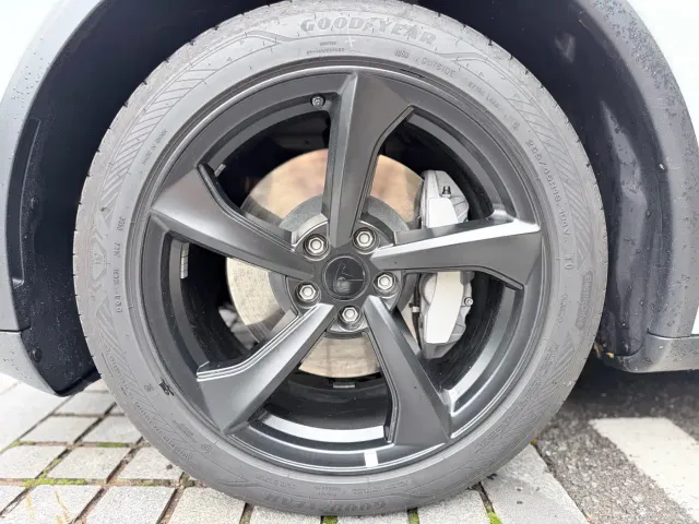 Tesla Model Y — Фото автомобиля 20