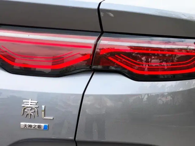 BYD Qin L — Фото автомобиля 14