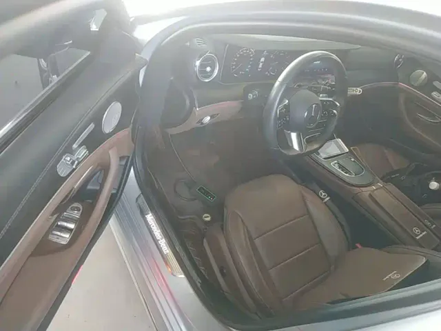 Mercedes-Benz E-Class — Фото автомобиля 15