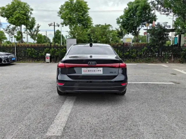 Audi A6L e-tron — Фото автомобиля 5