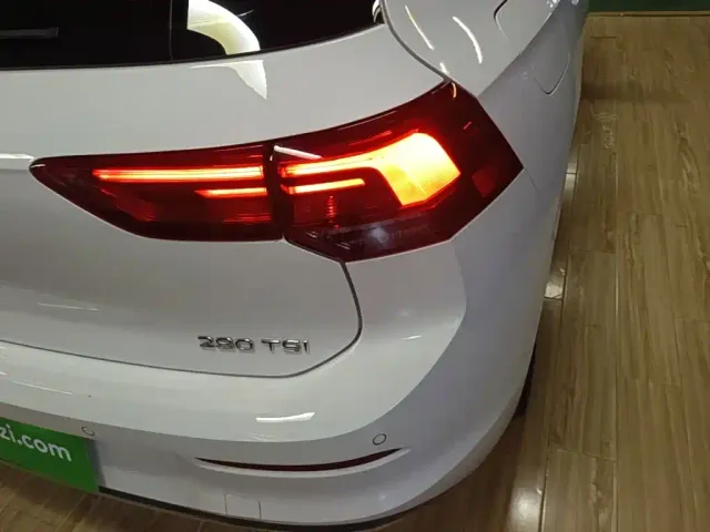 Volkswagen Golf — Фото автомобиля 7