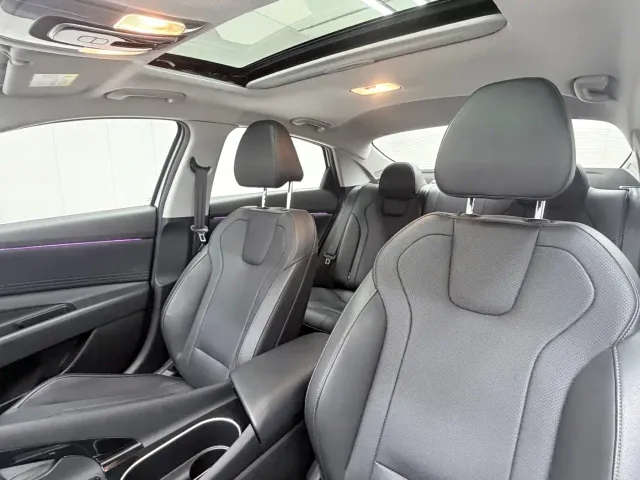 Hyundai Elantra — Фото автомобиля 16