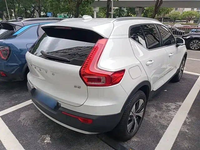 Volvo XC40 — Фото автомобиля 6