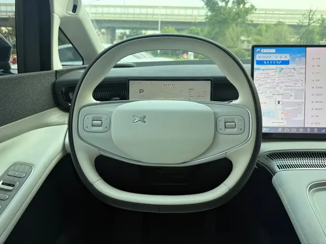 Xpeng X9 — Фото автомобиля 7