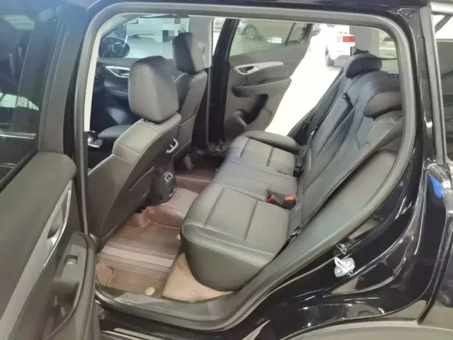 Buick Envision Plus — Фото автомобиля 16