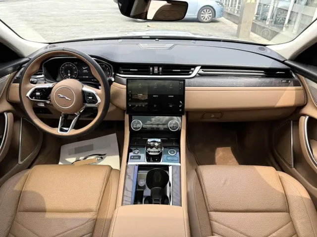 Jaguar XFL — Фото автомобиля 5