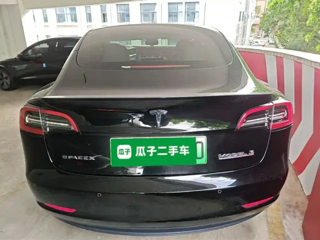 Tesla Model 3 — Фото автомобиля 5