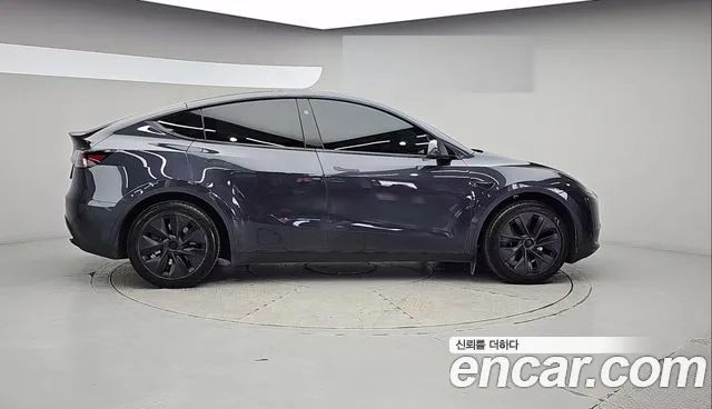 Tesla Model Y — Фото автомобиля 3
