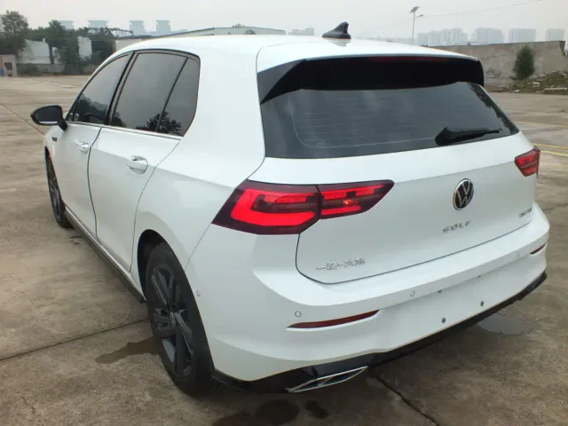 Volkswagen Golf — Фото автомобиля 4