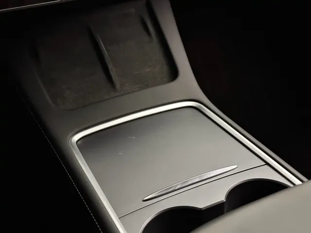 Tesla Model Y — Фото автомобиля 14