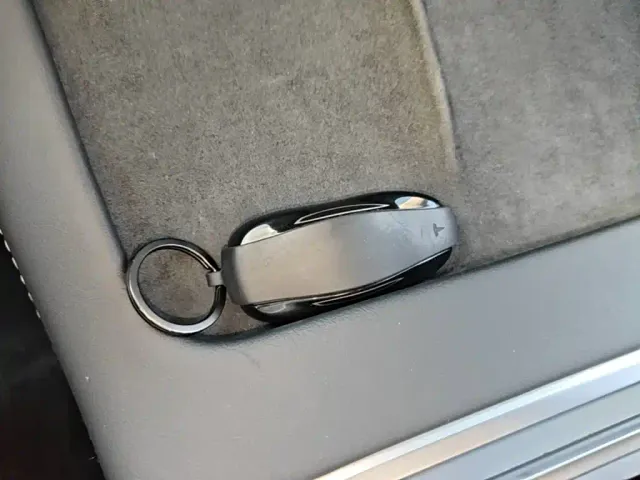 Tesla Model Y — Фото автомобиля 8