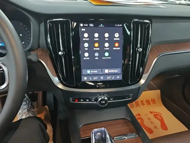 Volvo S60 — Фото автомобиля 12
