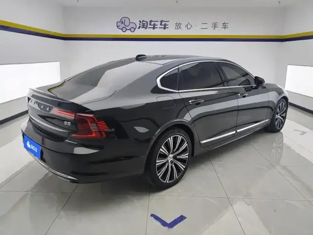 Volvo S90 — Фото автомобиля 3