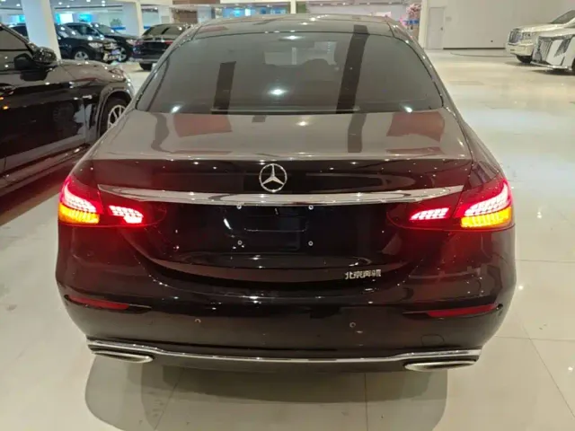 Mercedes-Benz E-Class — Фото автомобиля 5