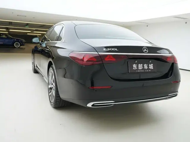 Mercedes-Benz E-Class — Фото автомобиля 4