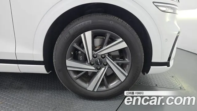 Genesis GV70 2.5T Бензин AWD — Фото автомобиля 30