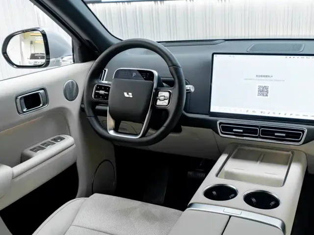Li Auto L9 — Фото автомобиля 27