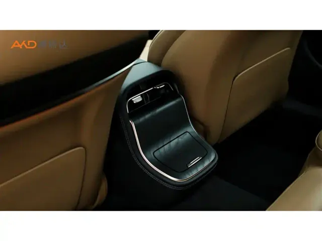 Mercedes-Benz E-Class — Фото автомобиля 9