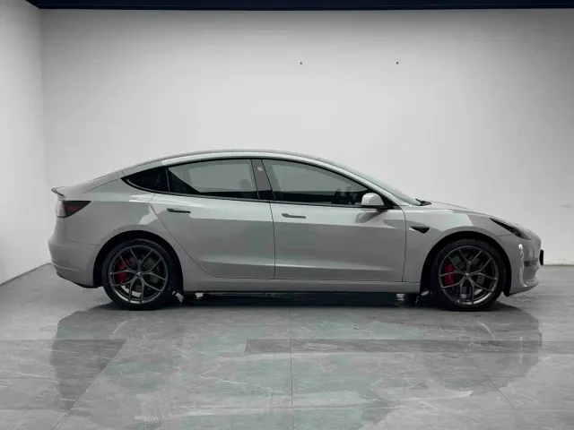 Tesla Model 3 — Фото автомобиля 19