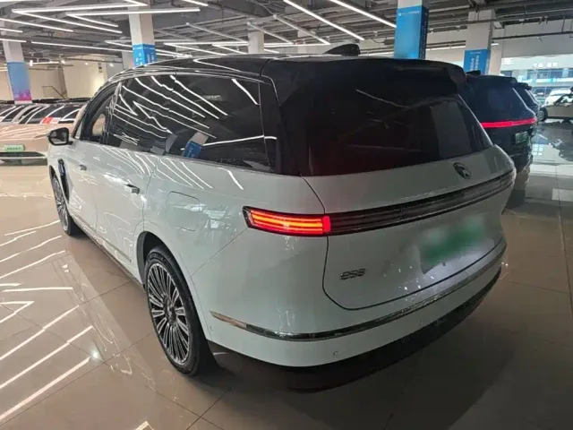 Nio ES8 — Фото автомобиля 4