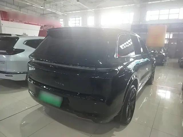 Li Auto L8 — Фото автомобиля 6