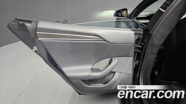 Tesla Model S — Фото автомобиля 14