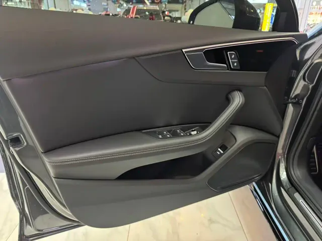 Audi A4L — Фото автомобиля 5