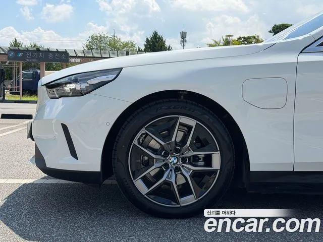 BMW 5-Series 5 серия (G60) — Фото автомобиля 5