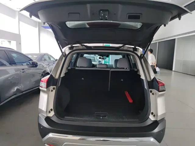Nissan X-Trail — Фото автомобиля 14