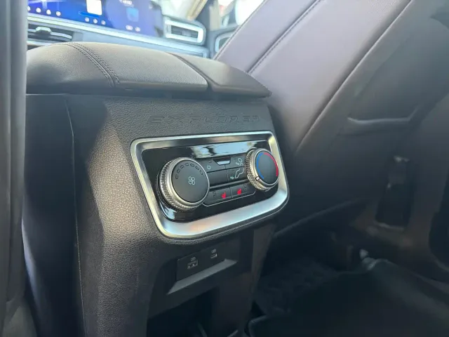 Ford Explorer — Фото автомобиля 14