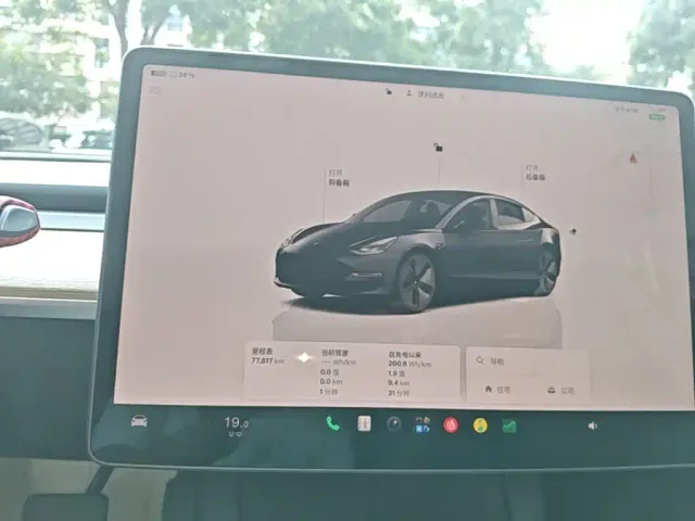 Tesla Model 3 — Фото автомобиля 11