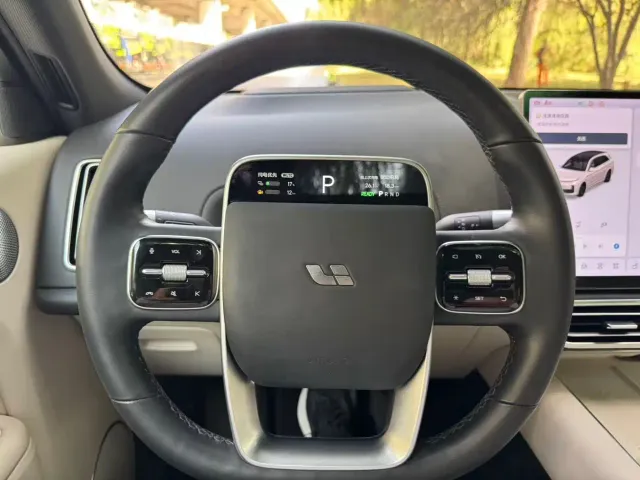 Li Auto L7 — Фото автомобиля 16
