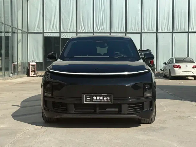 Li Auto L8 — Фото автомобиля 2