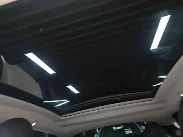 Tesla Model Y — Фото автомобиля 17