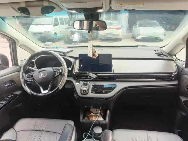 Honda Odyssey — Фото автомобиля 12