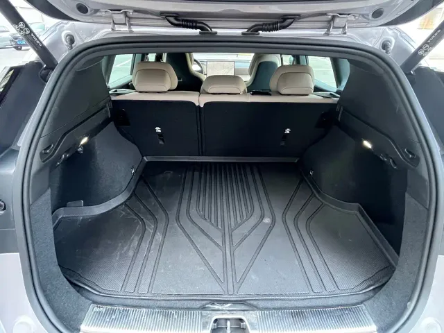 Volvo XC70 Plug-in Hybrid — Фото автомобиля 9