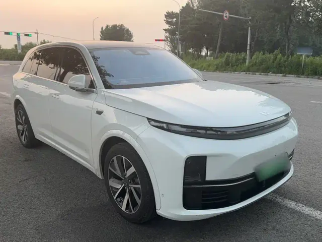 Li Auto L7 — Фото автомобиля 2