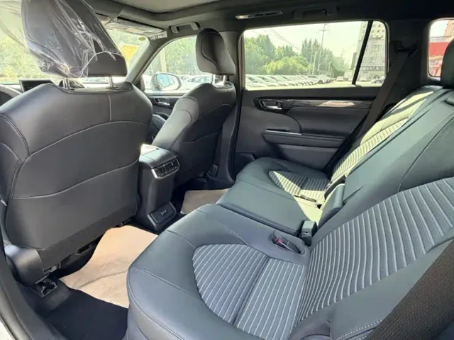 Toyota Crown Kluger — Фото автомобиля 18