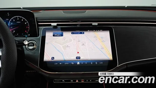 Mercedes-Benz E-Class — Фото автомобиля 12